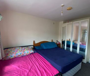 4 bedroom terraced house to rent - Photo 5