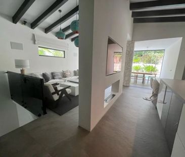 5 room luxury House for rent in Marbella, Andalusia - Photo 1