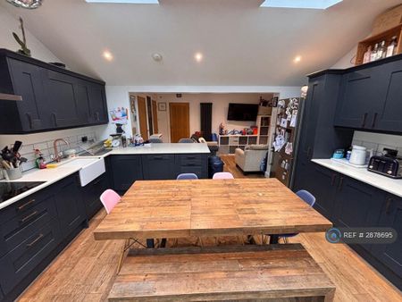 3 bedroom semi-detached house to rent - Photo 4