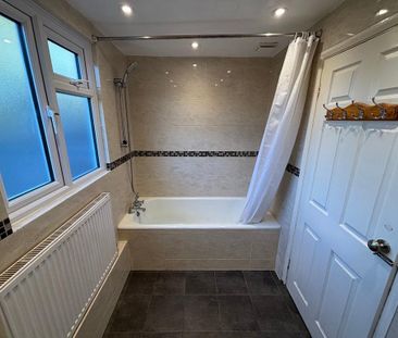 3 bedroom terraced house to rent - Photo 5