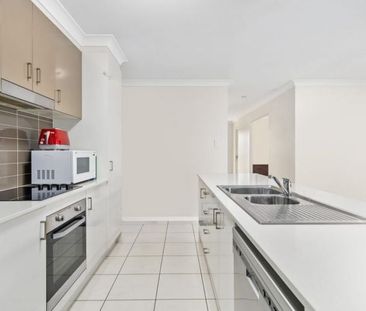 Modern Family Living in a Prime Pimpama Location - Spacious 4-Bedro... - Photo 1