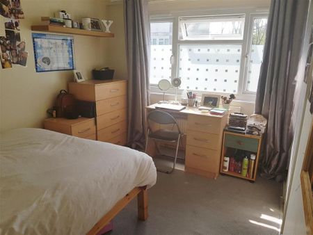 3 bedroom apartment to rent - Photo 4