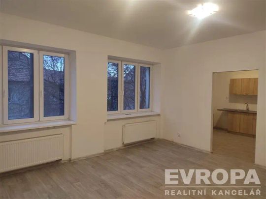 Pronájem bytu 1+1, v Libochovicích - Photo 1