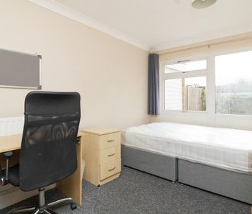 4 bedroom terraced house to rent - Photo 5