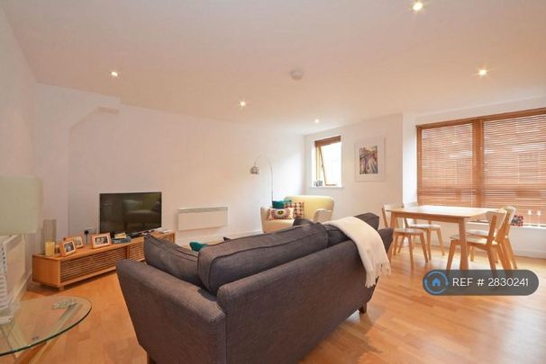 1 bedroom flat to rent - Photo 1