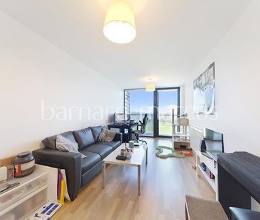 56 Bloemfontein Road, London - Photo 1