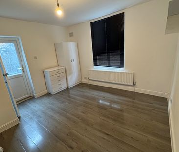 Bedsit, Ladbroke Grove / White City, W10 - Photo 1