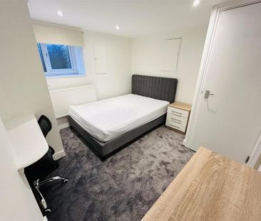 4 bedroom terraced house to rent - Photo 5