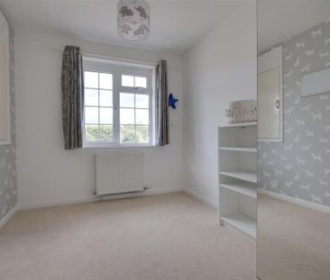 4 bedroom semi-detached house to rent - Photo 3