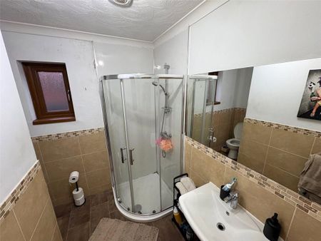 2 bedroom end of terrace house to rent - Photo 2