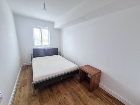 4 Bed Flat, South Ferry Quay, L3 - Photo 3