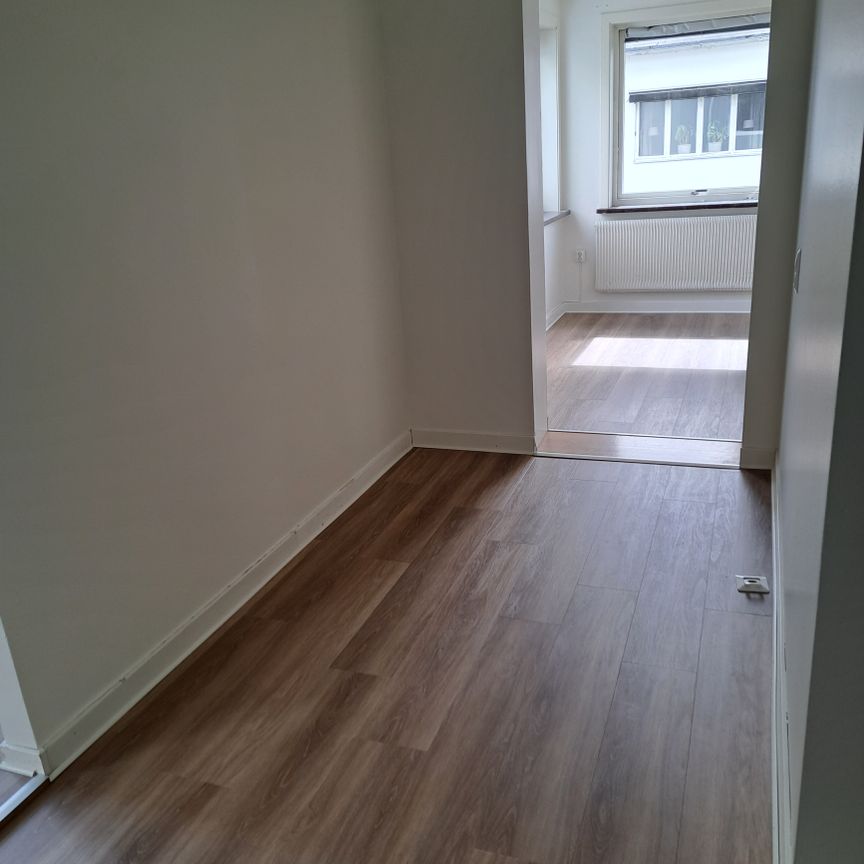 Drottninggatan, Vara - Foto 1