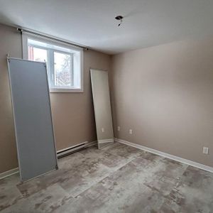 Bromont - Superbe 5 ½ entièrement rénové sur deux étages - Photo 2