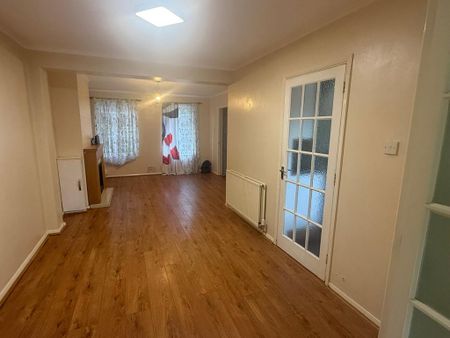 2 bedroom semi-detached house to rent - Photo 2