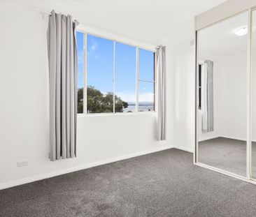 Freshly Updated 2 Bedroom Apartment with Lake Illawarra Views - Photo 2