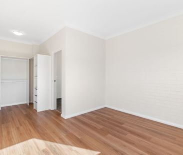 BRAND NEW MODERN TOWNHOUSE - STYLE, SPACE & COMFORT - Photo 2