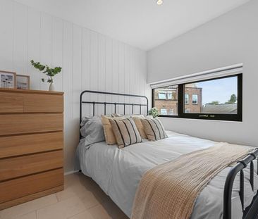 3 bedroom flat to rent - Photo 4