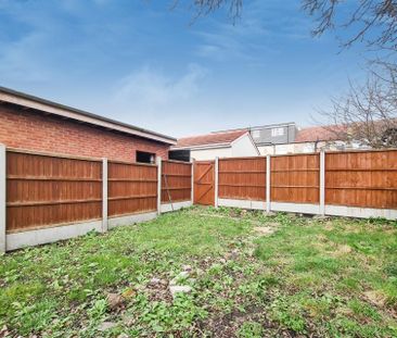 Vaughan Gardens, Ilford, IG1 - Photo 6