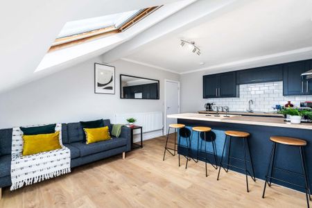 4 bedroom flat to rent - Photo 2