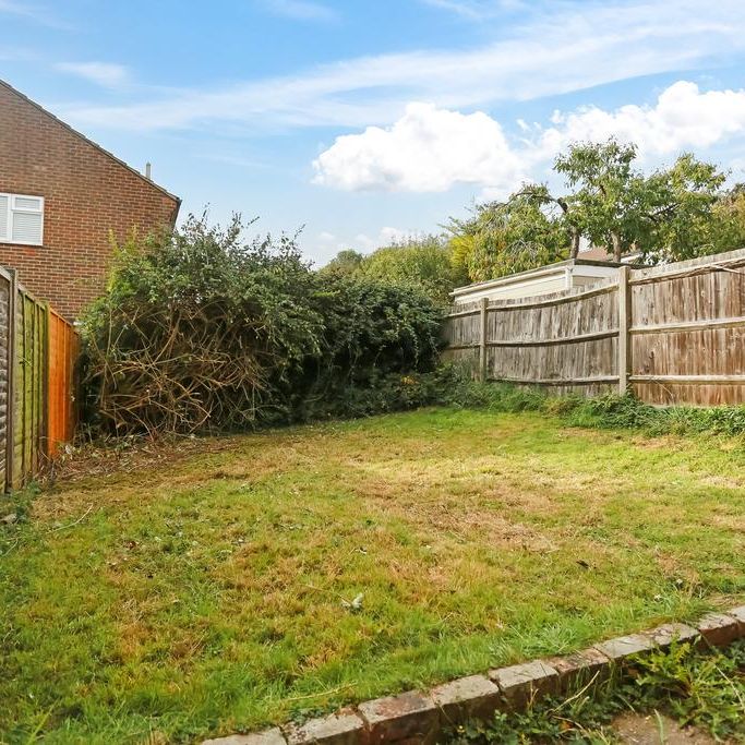 4 bedroom semi-detached house to rent - Photo 1