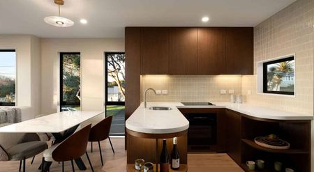 4 Bed House - 2 WEEKS RENT FREE START BY 20TH OCT - Photo 2