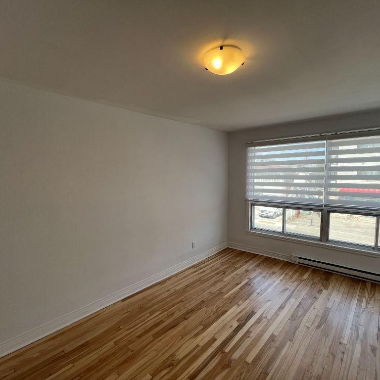 Fully Renovated 5.5 Apartment Available - A louer • For Rent - Photo 1