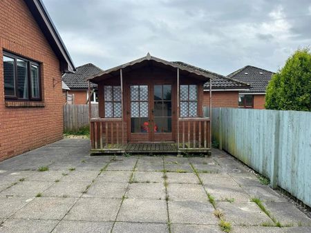 2 bedroom detached bungalow to rent - Photo 2
