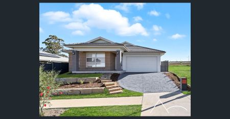 Elegant 5-Bedroom Family Residence with Modern Luxury in Wilton - Photo 3