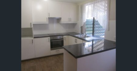 Street Frontage Villa with a Large Private Courtyard! - Photo 4