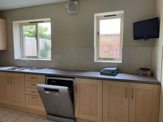 4 bedroom detached house to rent - Photo 1