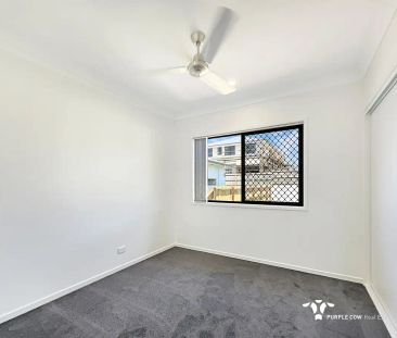 “Huge, split-level living! A must see.” - Photo 1