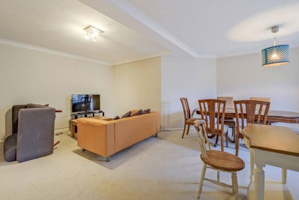 2 bedroom flat to rent - Photo 1