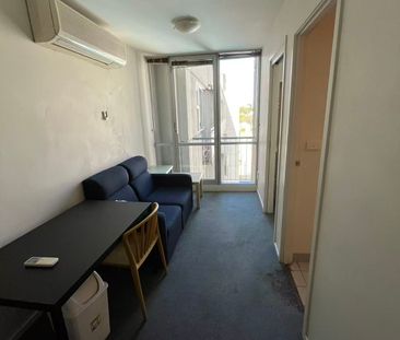 City-Edge Convenience in the Heart of Carlton - Photo 2