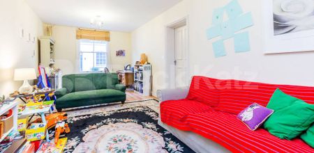 3 Bedroom, 1 bath, 1 reception Flat - Photo 2