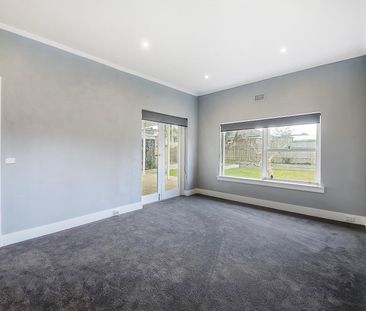 77 Nepean Highway, Mentone VIC 3194 - House For Rent | Domain - Photo 1