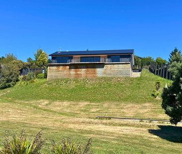 Space, Style, Comfort and those fabulous views! - Photo 4