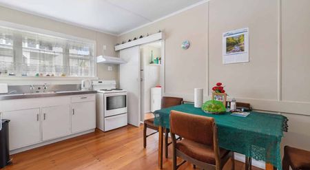 Charming Two-Bedroom Home Available for Rent on Sunset - Photo 2