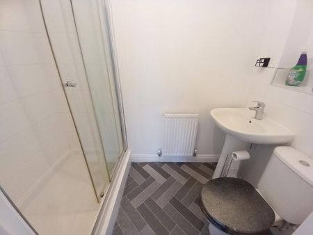 3 bedroom semi-detached house to rent - Photo 4