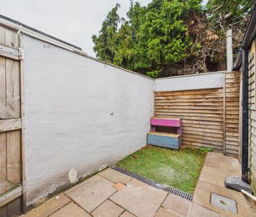 2 bedroom terraced house to rent - Photo 6
