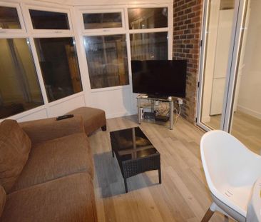 5 bedroom detached house to rent - Photo 3