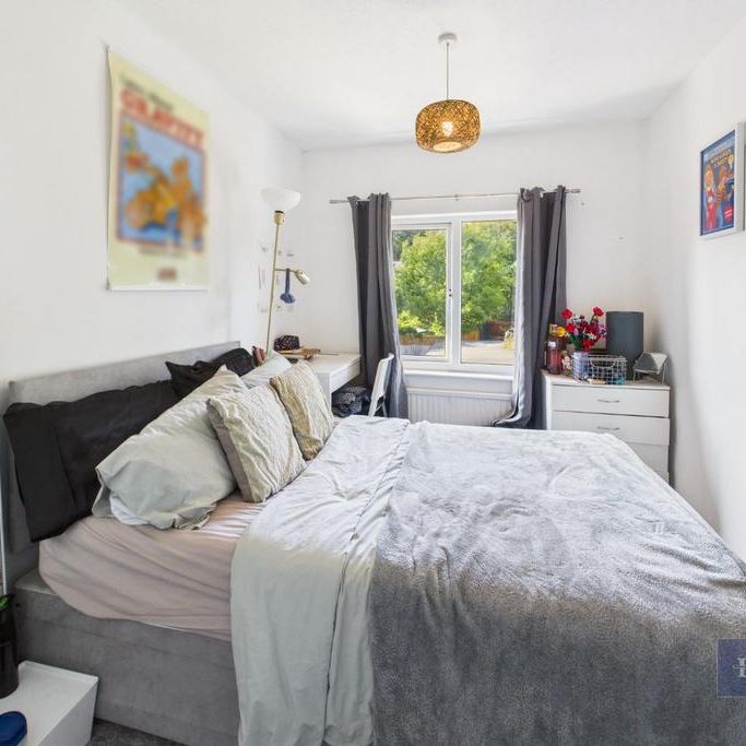 1 bedroom in a house share to rent - Photo 1