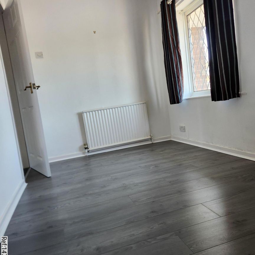 3 bed Semi-detached in Northway Sedgley, Wolverhampton, DY3 3PS - Photo 1