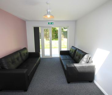 6 bedroom terraced house to rent - Photo 1