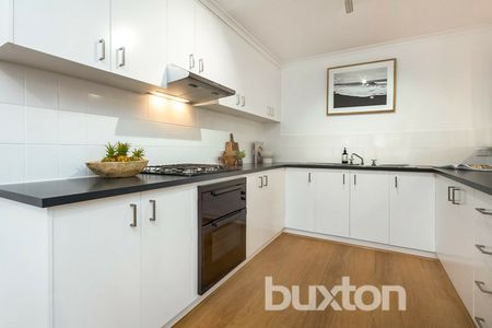 East Geelong Living! - Photo 4