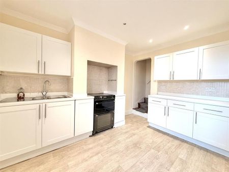 2 bedroom terraced house to rent - Photo 4