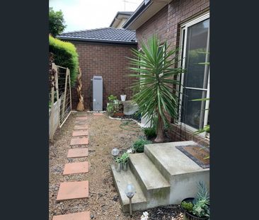 Stylish Townhouse Living in a Prime Blackburn Location - Photo 2