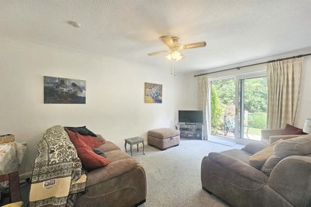 2 bedroom retirement property to rent - Photo 4