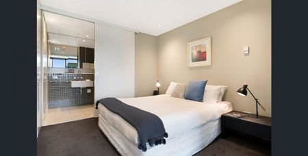 Sophisticated Riverside Living in the Prestigious Freshwater Place! - Photo 4