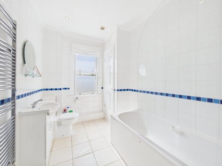 59a Chaucer Road, Ashford, Middlesex,TW15 - Photo 4