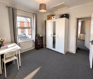 2 Bed Terraced House, Albany Road, RG30 - Photo 3